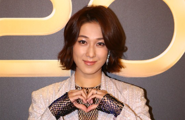 Linda Chung Behaves Intimately With Mainland Actor Ding Ye